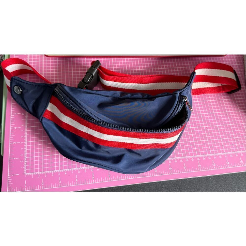 Collection Eighteen Fanny pack
